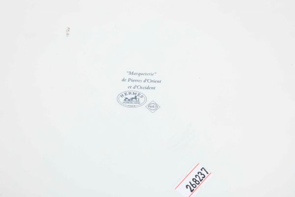 Vassoio da torta Herms Marqueterie de pierres dures d'Orient et dOccident<BR>Limoges, verso la fine del XX secolo<BR><BR>  - Asta L'art de la table - Associazione Nazionale - Case d'Asta italiane