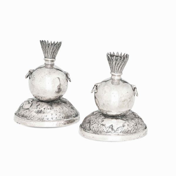 Coppia di portastuzzicadenti. Manifattura europea del XX secolo (apparentemente privi di punzonatura)  - Asta L'art de la table - Associazione Nazionale - Case d'Asta italiane