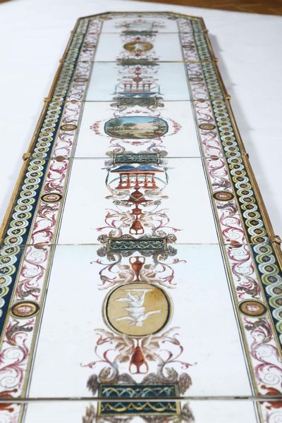 Importante centrotavola neoclassico in legno dorato, carta e vetro dipinti. Italia XVIII-XIX secolo  - Asta L'art de la table - Associazione Nazionale - Case d'Asta italiane