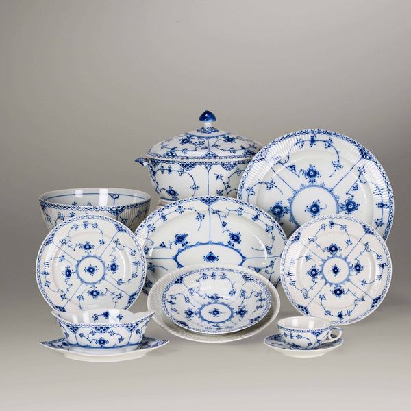 Servizio da tavola Blu Fluted<BR>Danimarca, Manifattura Royal Copenhagen, 1980 circa<BR>  - Asta L'art de la table - Associazione Nazionale - Case d'Asta italiane