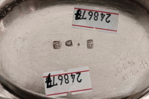 Importante epergne in argento sterling fuso, sbalzato, traforato e cesellato. Londra 1766 Argentiere Emick Romer  - Asta L'art de la table - Associazione Nazionale - Case d'Asta italiane