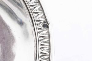 Salsiera in argento primo titolo fuso e cesellato. Parigi, marchi in uso dal 1819 al 1838 e marchio dell'argentiere consunto di difficile lettura  - Asta L'art de la table - Associazione Nazionale - Case d'Asta italiane
