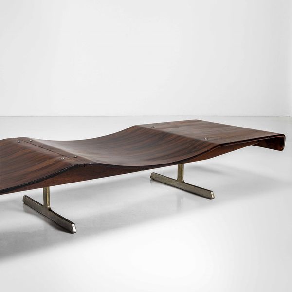 Jorge  Zalszupin : Panca-tavolo basso mod. Onda  - Asta Fine design - Associazione Nazionale - Case d'Asta italiane