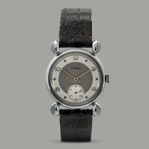 CERTINA - Inusuale  orologio con anse 'Fancy' solo tempo con secondi in basso, quadrante bitonale con numeri Arabi applicati  - Asta Orologio da polso e da tasca  - Associazione Nazionale - Case d'Asta italiane