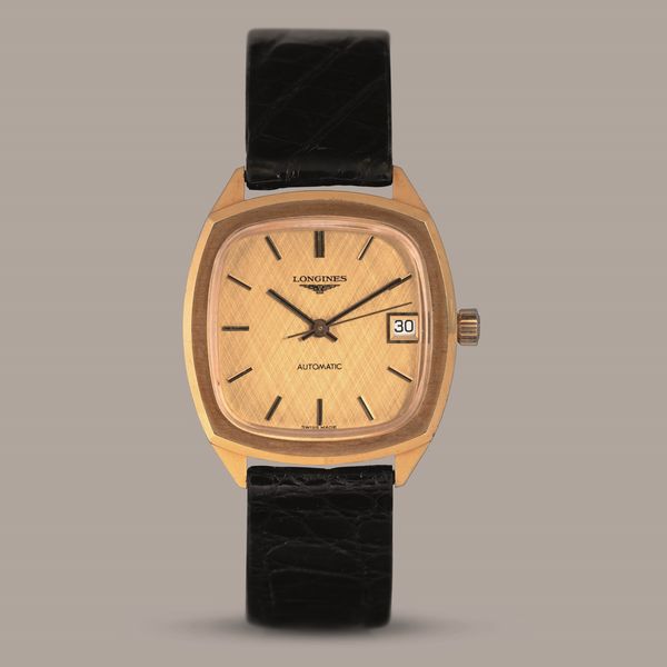 LONGINES - Carr� in oro giallo 18k, quadrante champagne texture con indici applicati e datario, movimento automatico con astuccio originale  - Asta Orologio da polso e da tasca  - Associazione Nazionale - Case d'Asta italiane