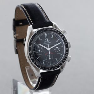 OMEGA - Speedmaster reduced automatico in acciaio realizzato per il 100 anniversario Milan. Crongrafo tre contatori con quadrante nero e data del centenario in rosso  - Asta Orologio da polso e da tasca  - Associazione Nazionale - Case d'Asta italiane