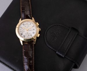 OMEGA - Louis Brandt cronografo tre contatori verticali con datario, cassa in oro giallo 18k, quadrante bianco guilloch� con numeri Romani accompagnato da scatola  - Asta Orologio da polso e da tasca  - Associazione Nazionale - Case d'Asta italiane