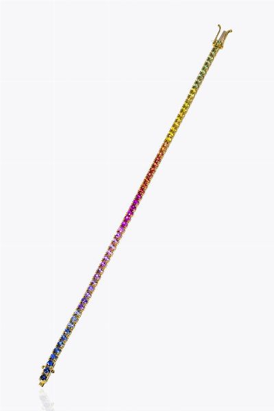 BRACCIALE : Peso gr 11 7 Lunghezza cm 17 5 in oro giallo  modello tennis  con pietre zaffiri gialli  ametiste  citrini taglio rotondo per totali ct 4 61  - Asta Gioielli - Associazione Nazionale - Case d'Asta italiane