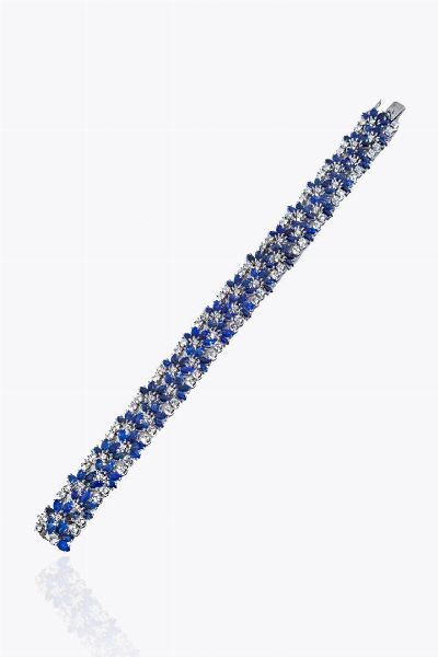 BRACCIALE : Peso gr 48 Lunghezza cm 18 in oro bianco con zaffiri taglio navette per totali ct 22 ca e diamanti taglio brillante e 8/8 per totali ct 3 0 ca  - Asta Gioielli - Associazione Nazionale - Case d'Asta italiane