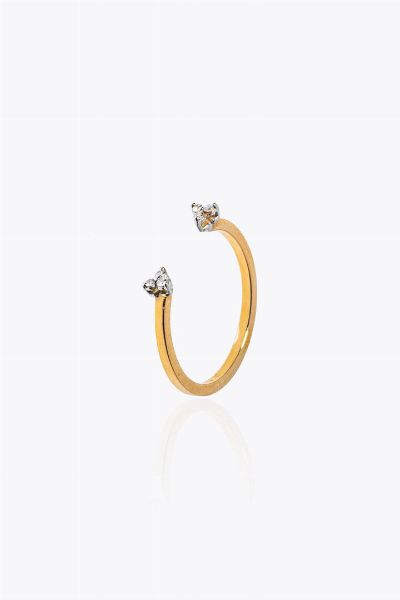 ANELLO : Peso gr 1 7 Misura 16 (56) in oro rosa con terminali in oro bianco e diamanti taglio brillante per totali ct 0 05 ca  probabile colore G-H  purezza IF-VVS  - Asta Gioielli - Associazione Nazionale - Case d'Asta italiane