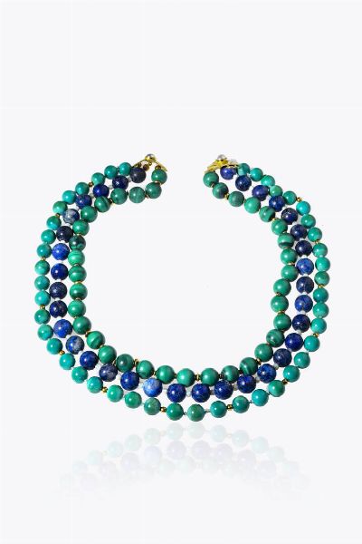LUNGA COLLANA : Lunghezza cm 45 ca composta da due file di sfere di malachite e di lapislazzuli del diam. di mm 10. Chiusura in oro giallo.  - Asta Gioielli - Associazione Nazionale - Case d'Asta italiane