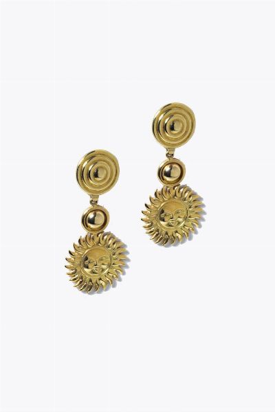 COPPIA DI ORECCHINI : Peso gr 11 9 pendenti  in oro giallo  terminanti con soli stilizzati  - Asta Gioielli - Associazione Nazionale - Case d'Asta italiane