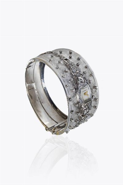 LONGINES : Peso gr 56 Orologio gioiello in oro bianco  cassa di forma  applicata su bracciale rigido lucido e satinato; impreziosito da diamanti taglio 8/8 per totali ct 0 60 ca  - Asta Gioielli - Associazione Nazionale - Case d'Asta italiane