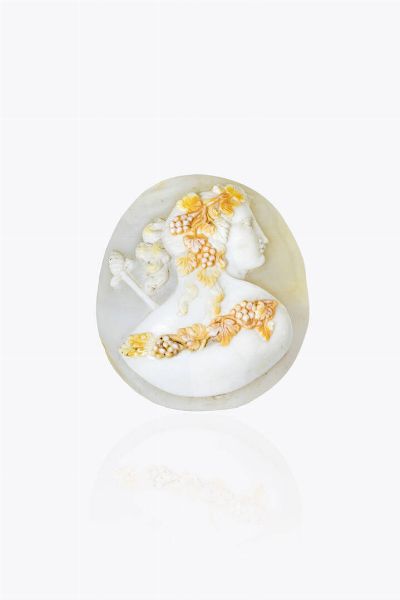 CAMMEO : Cm 5x5 5 inciso con figura femminile con tralci d'uva  - Asta Gioielli - Associazione Nazionale - Case d'Asta italiane