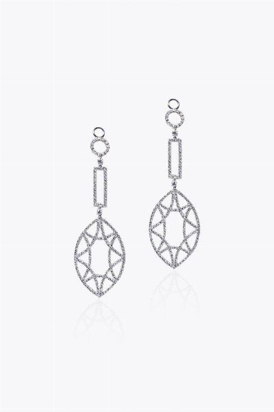 COPPIA DI ORECCHINI : Peso gr 14 5 pendenti  in oro bianco  elementi geometrici terminanti con foglie stilizzate  in diamanti taglio brillante per totali ct 3 20 ca  probabile colore G-H  purezza IF-VVS  - Asta Gioielli - Associazione Nazionale - Case d'Asta italiane