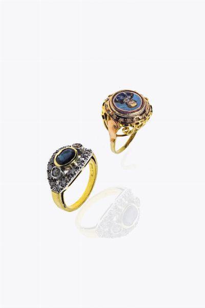 LOTTI DI DUE ANELLI : -in oro giallo ed argento  sommit con al centro zaffiro taglio ovale di ct 1 30 ca e rosette di diamanti per totali ct 0 65 ca. Peso gr 8 0. Misura 20 (60) -in oro giallo e rosa 14 Kt  con l'immagine di Re vittorio Emanuele II in murrina. Peso gr 5 6. Misura 14 (54).  - Asta Gioielli - Associazione Nazionale - Case d'Asta italiane