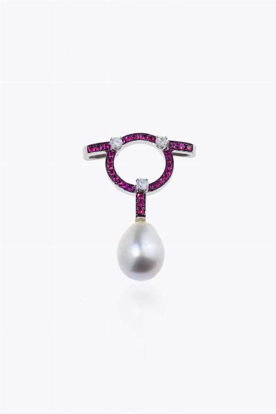 CIONDOLO : Peso gr 16 5 in oro bianco e brunito  con zaffiri rosa per totali  diamanti taglio brillante per totali ct 0  55 ca  terminante con una perla australiana a pera del diam. di mm 14 7  - Asta Gioielli - Associazione Nazionale - Case d'Asta italiane