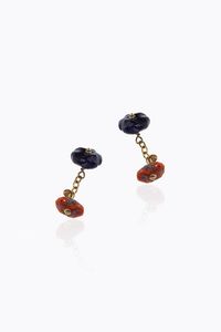 COPPIA DI GEMELLI - Peso gr 4 5 in oro giallo con pepite in onice e in pietra di colore rosso