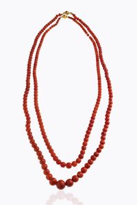 LOTTO DI DUE COLLANE - Peso gr 45 1 Lunghezza cm 59  52 composte da sfere di corallo rosso mediterraneo a scalare del diam di mm da 4  [..]
