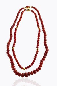 LOTTO DI DUE COLLANE - Peso gr 55 1 Lunghezza cm 49 e 40 la prima con sfere di corallo rosso mediterraneo del diam. di mm 5 5 e distanziali  [..]