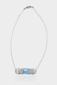 GIROCOLLO - Peso gr 18 3 Lunghezza cm 43 in oro bianco con al centro pendente rigido con al centro topazio azzurro e diamanti  [..]