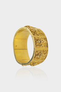 BRACCIALE - Peso gr 67 3 rigido in oro giallo 14 Kt composto da segmenti decorati con divinità orientali