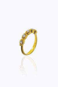 ANELLO - Peso gr 3 4 Misura 13 (53) in oro giallo  sommit lavorata a corda con cinque diamanti taglio brillante per totali  [..]
