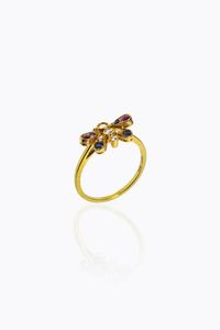 ANELLO - Peso gr 2 7 Misura 14 (54) in oro giallo  sommit con piccola mosca con diamanti taglio brillante per totali ct  [..]