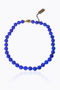 GIROCOLLO - Lunghezza cm 40 composto da sfere di lapislazzuli del diam. di mm 10. Chiusura in oro giallo a moschettone