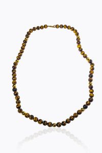 GIROCOLLO - Lunghezza cm 67 composto da un filo di sfere di occhio di tigre del diam. di mm 10. Chiusura in oro giallo
