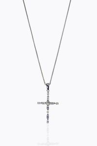 CATENA CON CIONDOLO - Peso gr 4 4 in oro bianco a forma di croce con diamanti taglio brillante  baguette e navette per totali ct 0 91ca  [..]