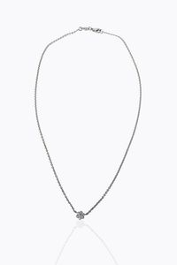 CRIVELLI - Peso gr 5 3 Catena con ciondolo in oro bianco  firmato Crivelli  a forma di fiore con diamanti taglio brillante  [..]