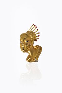 SPILLA - Peso gr 11 2 Cm 5x3 in oro giallo satinato  raffigurante un volto orientale. recante acconciatura con gemme rosse  [..]