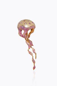 PARTICOLARE ANELLO - Peso gr 48 5 Misura 14 (54) in oro rosa  a forma di medusa  parte superiore con grande gemma cabochon rosa con  [..]