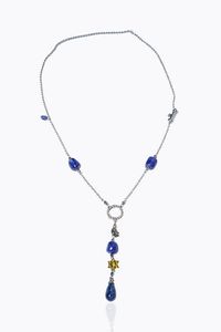 COLLANA - Lunghezza cm 47 Peso gr 13 4 in oro bianco con al centro cerchio in diamanti taglio brillante per totali ct 0  [..]