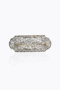 SPILLA - Peso gr  9 3 Cm 2 5X6 in oro bianco  anni '20  con diamanti taglio brillante  e rosette per totali ct 1 20 ca