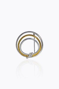 SPILLA - Peso gr 15 1 Diam. cm 4 in oro giallo e bianco  di forma rotonda  con sette diamanti taglio 8/8 per totali ct  [..]