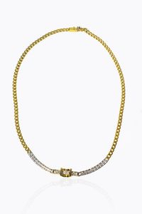 GIROCOLLO - Peso gr 26 6 Lunghezza cm 40 in oro giallo con al centro tre segmenti in oro bianco in diamanti taglio 8/8 per  [..]