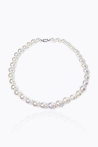 GIROCOLLO - Lunghezza cm 47 composto da un filo di perle australiane a scalare dal diam. di mm a 11.2 a 14 3. Chiusura ad  [..]