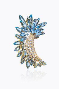 Faraone - Peso gr 33 8 Cm 6X3 Grande spilla in oro giallo  firmata Faraone  di forma fantasia con diamanti taglio brillante  [..]