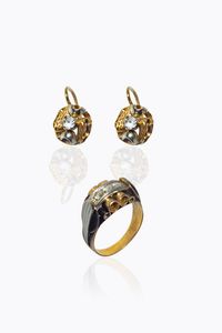 DEMI-PARURE - Peso gr 4 6 e 4 1 Misura 13 in oro giallo e bianco composta da coppia di orecchini a monachella ed anello con  [..]