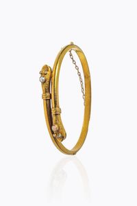 BRACCIALE - Peso gr 8 8 rigido  XIX secolo  in oro a bassa caratura  terminali con teste di serpente recanti piccole perli [..]