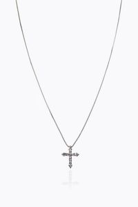 CATENA CON CIONDOLO - Peso gr 1 7 in oro bianco a forma di piccola croce con diamanti taglio brillante per totali ct 0 14 ca  probabile  [..]