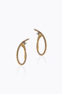 COPPIA DI ORECCHINI - Peso gr 5 6 in oro rosa  a forma di cerchio ovalizzato  con diamanti taglio brillante per totali ct 0 64 ca  probabile  [..]