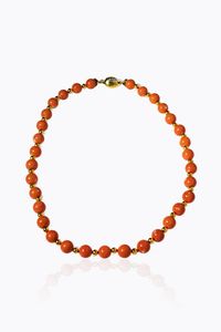 GIROCOLLO - Peso gr 42 5 Lunghezza cm 44 composto da un filo di sfere di corallo giapponese nei toni del salmone del diam.  [..]