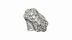 ANELLO - Peso gr 8 1 Misura 14 in oro bianco  anni '20  con diamanti taglio 8/8  trapezio e baguette per totali ct 2 60  [..]