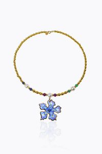 GABRIELLA RIVALTA - Peso gr 22 Girocollo rigido  firmato Gabriella Rivalta  con sfere (ammaccature) in oro giallo; tre perle giapponesi  [..]