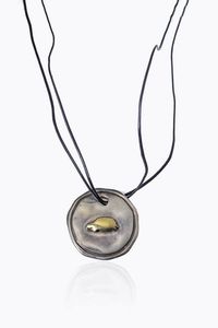 POMELLATO - Peso gr 22 8 Diam. 3 2 cm Ciondolo in argento 925/100  Pomellato  linea Dodo con tartaruga in oro giallo. Corredato  [..]