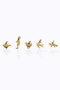 POMELLATO - Peso gr 4 9 Lotto di cinque charms Pomellato  linea Dodo in oro giallo raffiguranti: una volpe  un pettirosso  [..]