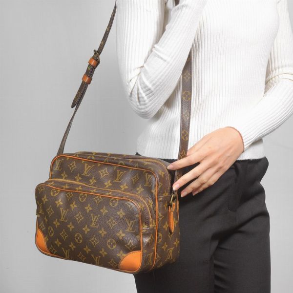 LOUIS VUITTON TRACOLLA REPORTER  - Asta Vintage: borse e accessori di Hermes, Louis Vuitton e altre grandi maison - Associazione Nazionale - Case d'Asta italiane